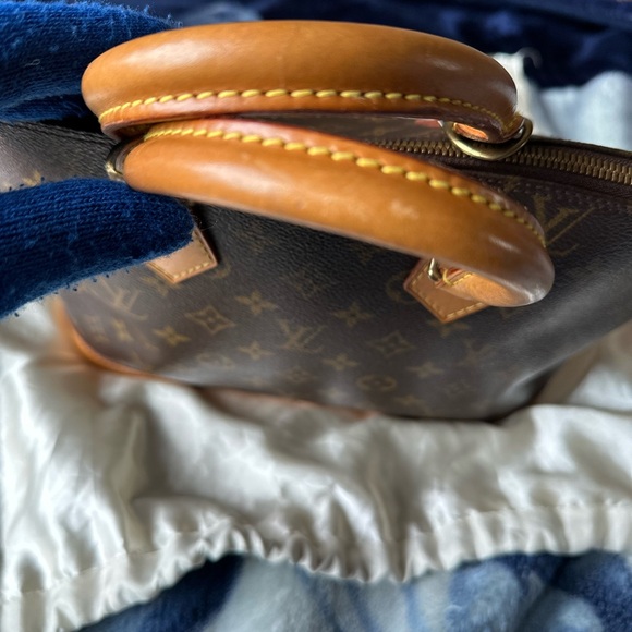 Louis Vuitton Monogram Alma PM - Picture 11 of 16